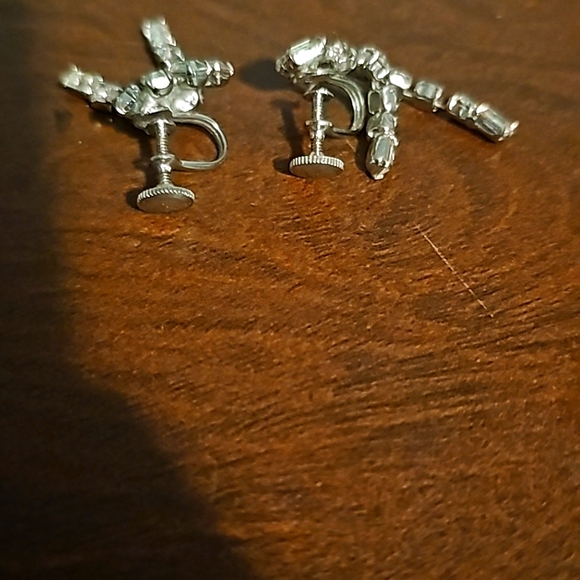 Vintage 1960''s Weiss Rhinestones & Baguette Screw-on Earrings, Silvertone - Picture 4 of 4
